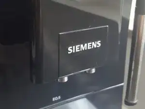 Clean the Siemens EQ5 coffee spout