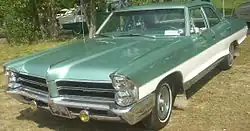 1965 Pontiac Strato-Chief (Canada)