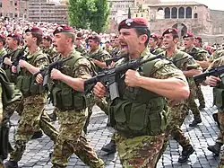 Italian paratroopers from the 1st Carabinieri Regiment "Tuscania" parade in Rome, equipped with late-generation Ephod vests, 2 June 2006.