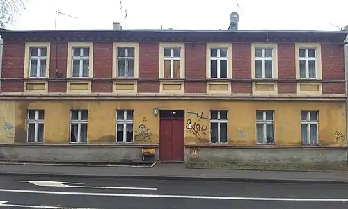 Frontage on the street