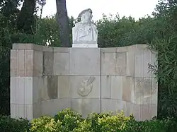 A Joaquim Vayreda (1915), by Manuel Fuxà [ca], Parc de la Ciutadella.