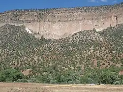 Bandelier Tuff at San Diego Canyon, New Mexico, US. The lower Otowi Member is a single massive cooling unit, while the upper Tshirege Member is composed of multiple cooling units.