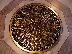 White and orange marble rings a circular, decorated bronze vent