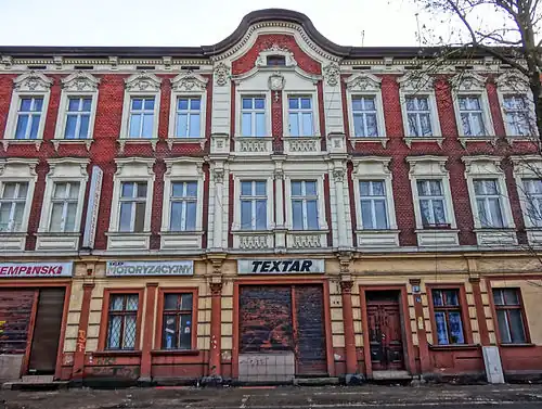 View of the entire frontage