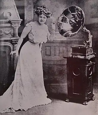 Appearing in a 1908 Pathéphone commercial.