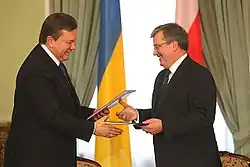 Yanukovych with Polish president Bronisław Komorowski, 3 February 2011