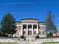 Campbell County Courthouse in Jacksboro