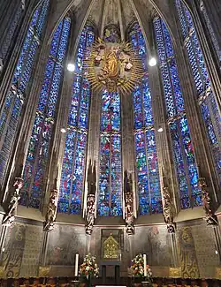 Choir with illuminated Apostles and Karlsschrein