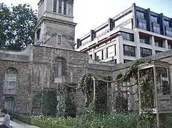 Christ Church Greyfriars with bank building in shot