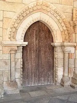 Cloister's entrance door, with a proto-Gothic pointed arch but still from the Romanesque period.