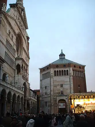 The baptistery; on the left side, the cathedral