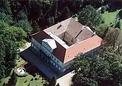 Aerial photograph of the castle in Dénesfa