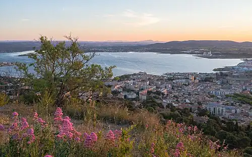 Sète and the Étang de Thau.