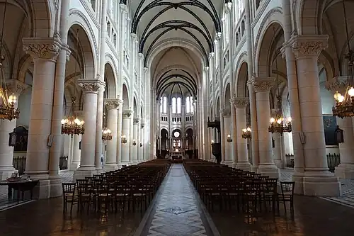 The nave facing the choir
