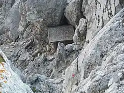 Babenstuberhütte just below the summit of the Ellmauer Halt