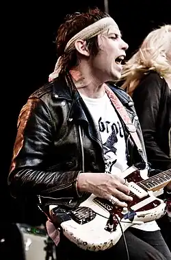 Nikolaisen performing with Serena-Maneesh in 2010.