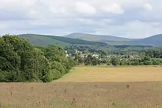 A view of St Mary's Church from the north of Blessington, roughly corresponding to Tudor's 1745 engraving