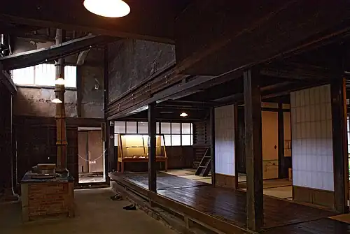 Shoji in a machiya (merchant's house). Light from full-height tōriniwa (通り庭, atrium/kitchen) enters the lateral tatami rooms.