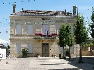 The town hall in Gensac