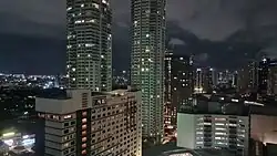 Holiday Inn Manila (foreground) with Park Terraces, Makati Fairmont Hotel, and Raffles Makati on the background. Also shown is the Glorietta 1 Corporate Center (right).