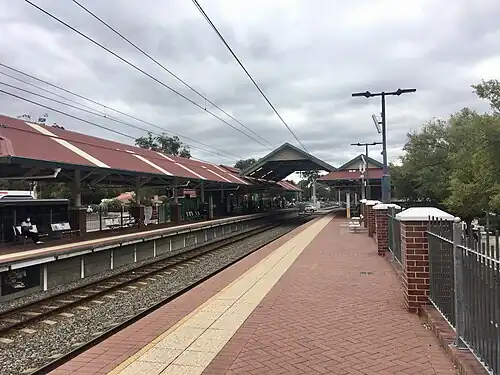 Gosnells station platforms