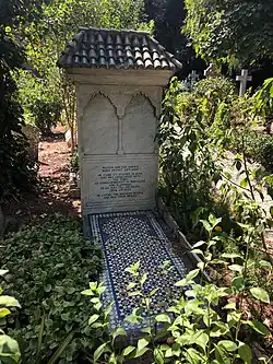 Harris's grave in the churchyard of St Andrews