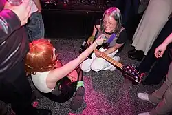 Groa performing live.