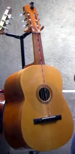 Guitarra panzona