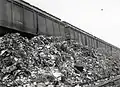 Train unloads its garbage (1954)