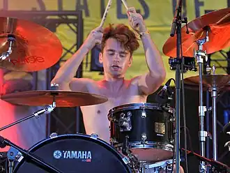 Pertzborn performing with Ho99o9 in 2018