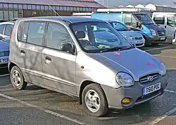 Pre-facelift Hyundai Atos with larger Hyundai emblem