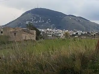 Il Monte Bonifato visto dalle campagne attorno ad Alcamo