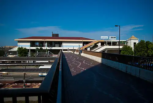 Makuharihongō Station