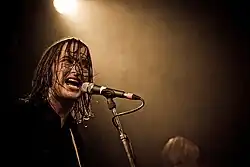 Stollsteimer performing with the Von Bondies in 2009