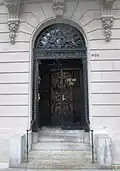 Entrance to the property on 600 Park Avenue and East 64th Street