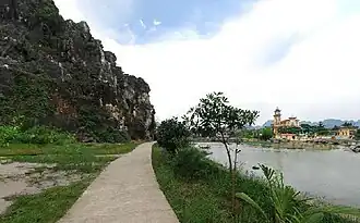 Path leading to Kênh Gà – Vân Trình Resort.
