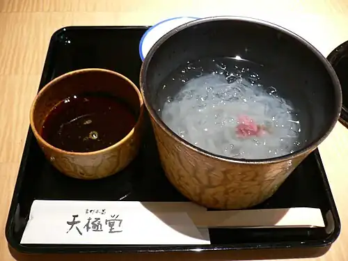 Kuzukiri noodles