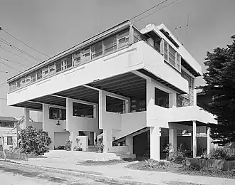 * 3. – Lovell Beach House in Newport Beach, 1926 (Rudolph Schindler)[22]