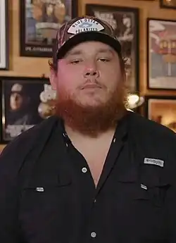 A bust shot of singer Luke Combs.