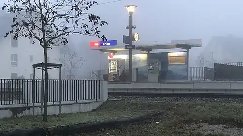 Covered shelter on side platform