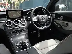 Interior (pre-facelift)