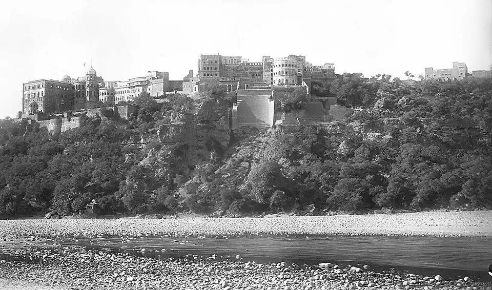The palace seen from the Tawi River (1905)