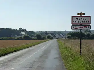 The road into Muncq-Nieurlet