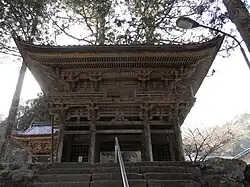 A middle rank, three-bay sanmon at Myōtsū-ji