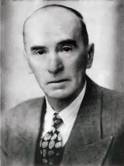 Headshot of Néstor Guillén