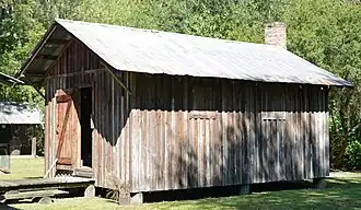 Detached kitchen (for fire safety)