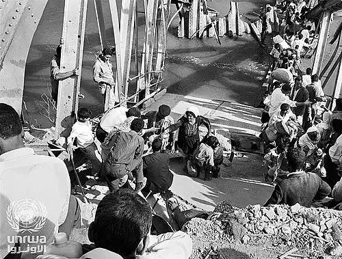 Palestine refugees flee across the Allenby Bridge