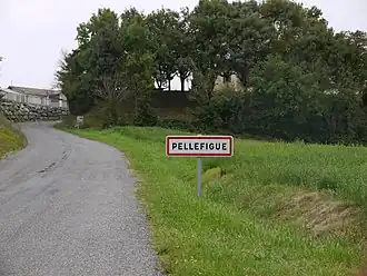 The road into Pellefigue