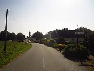 The road into Rédené