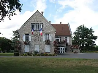 The town hall in Saint-Pierre-lès-Nemours
